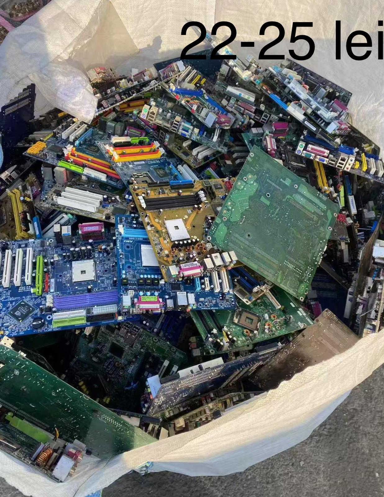 Deseuri electronice sortate pentru reciclare